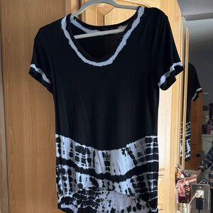 Tryst Black and White Patterned Short Sleeve Tee